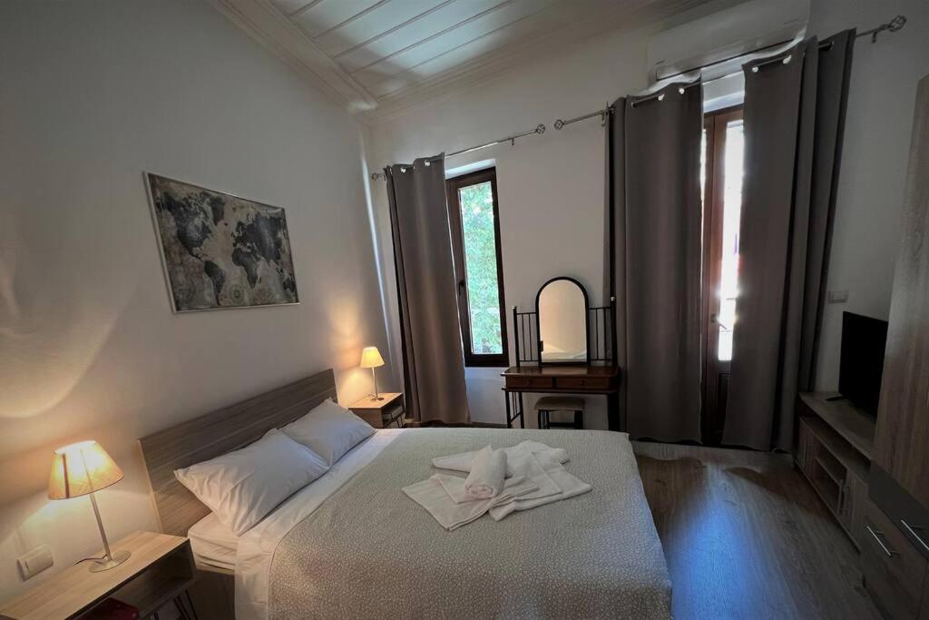 Madame Parisienne Vila Nafpaktos Exterior foto